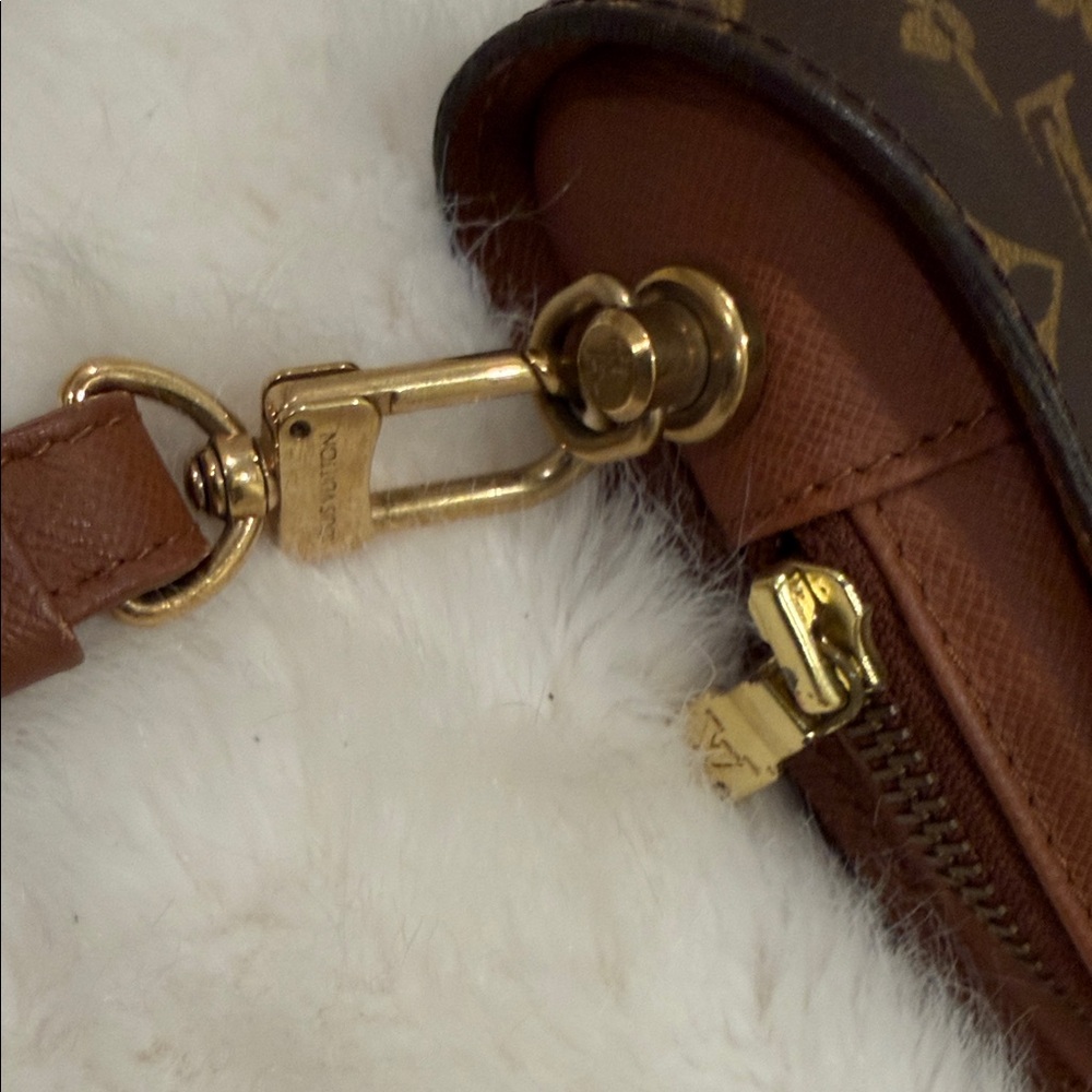 Louis Vuitton Monogram wristlet / Clutch Vintage Authentic! Excellent - Picture 2 of 13